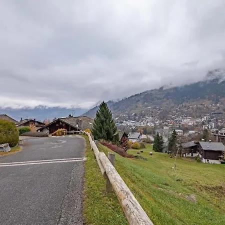 Cosy Alpine With Pool And Stunning Views